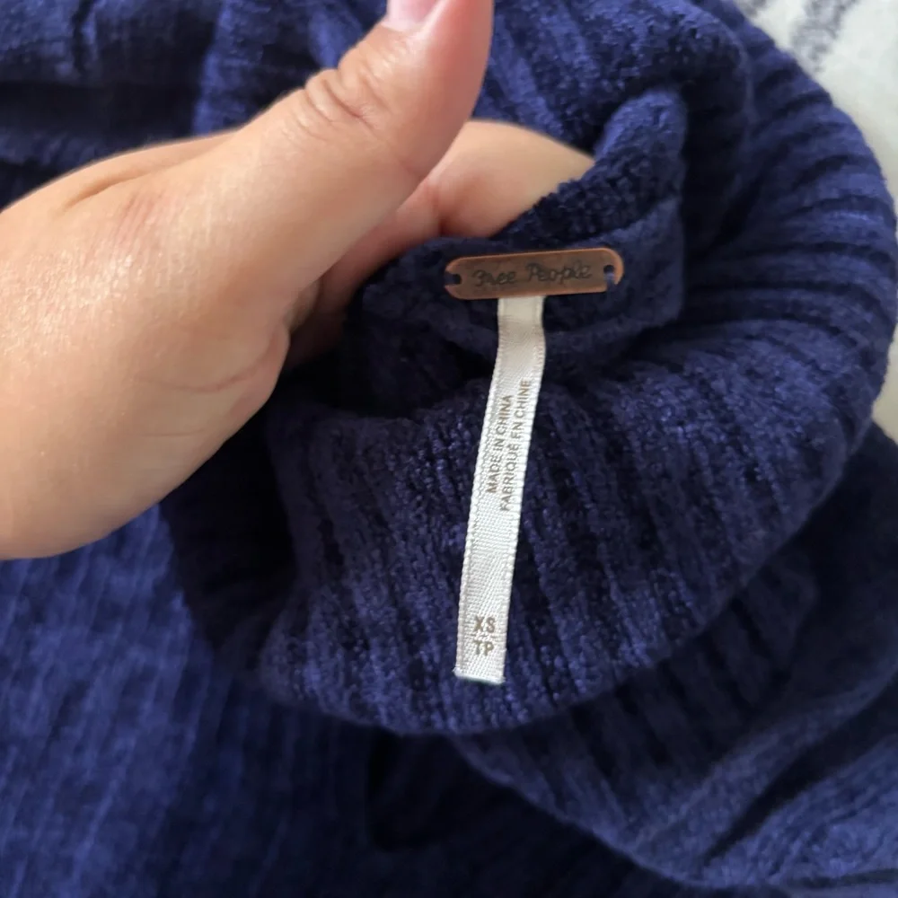 Free People Navy Blue New Moon Chenille Tunic Turtleneck Sweater XS - Picture 6 of 9